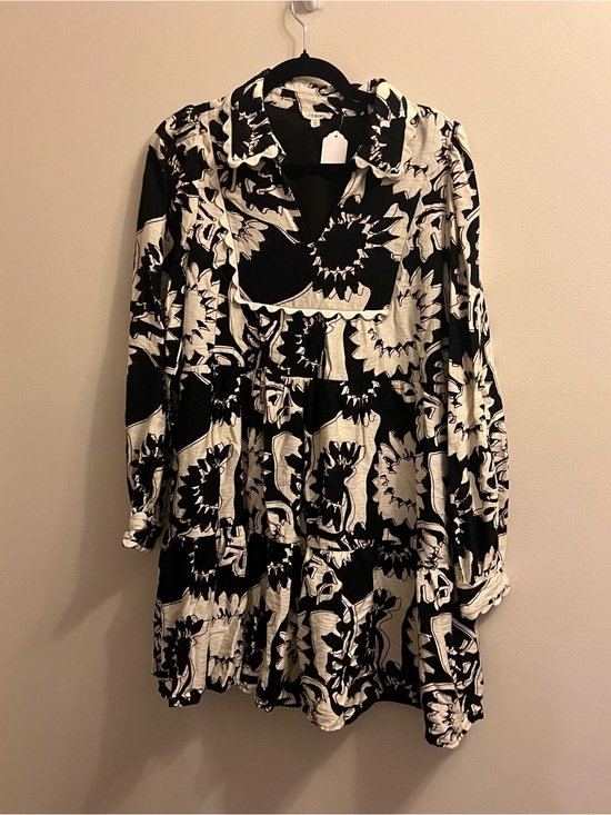 JODIFL Dresses & Skirts - JODIFL Black and White Floral Long-Sleeve Tiered Dress